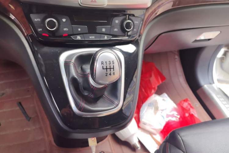 Used Haval H6 2013 Sport Edition 1.5T Manual Two-Wheel Drive Prestige Model Gear Lever