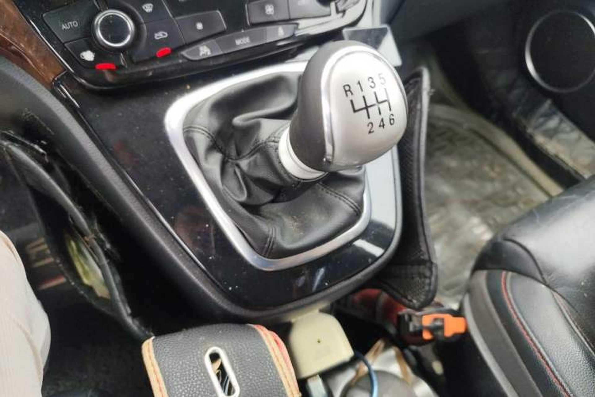 Used Haval H6 2013 Sports Edition 1.5T Manual Two-Wheel Drive Elite Model Gear Lever
