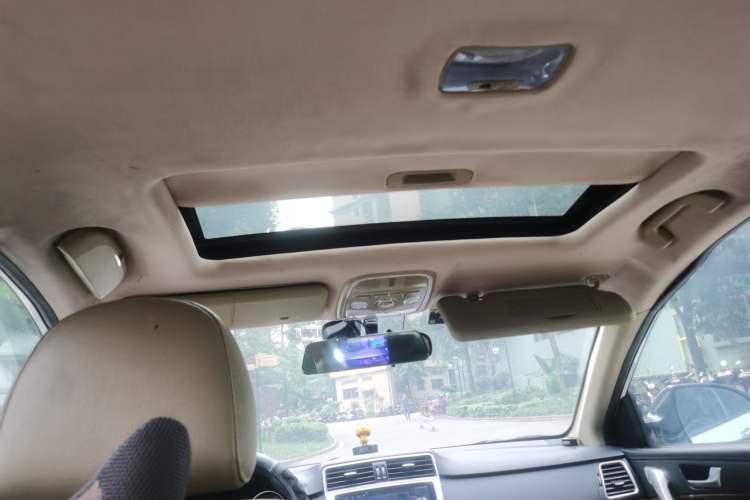 Used Haval H6 2013 Upgraded Model 2.4L Automatic Two-Wheel Drive Prestige Version Headliner