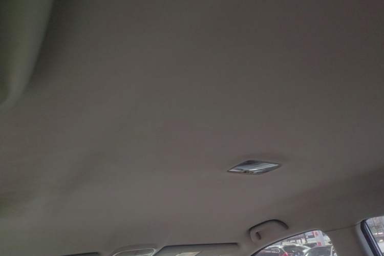 Used Haval H6 2013 Upgraded Model 1.5T Manual Two-Wheel Drive Urban Version Headliner