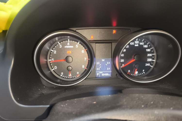 Used Haval H6 2013 Upgraded Model 2.4L Automatic Two-Wheel Drive Elite Version Instrument Cluster