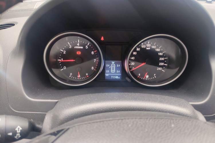 Used Haval H6 2013 Upgraded Model 1.5T Manual Two-Wheel Drive Prestige Version Instrument Cluster