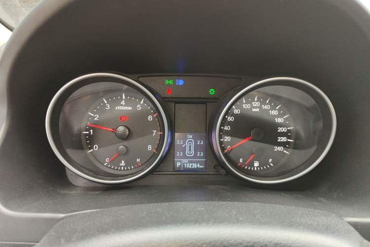 Used Haval H6 2013 Upgraded Model 2.4L Automatic Two-Wheel Drive Prestige Version
