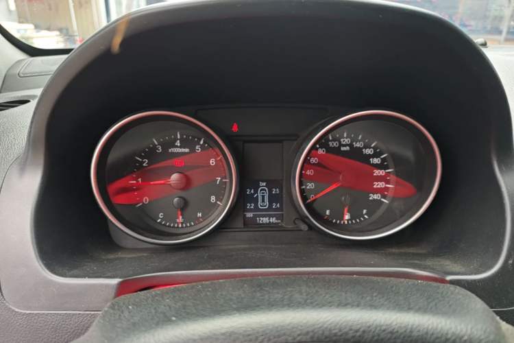 Used Haval H6 2013 Upgraded Model 1.5T Manual Two-Wheel Drive Prestige Version Instrument Cluster