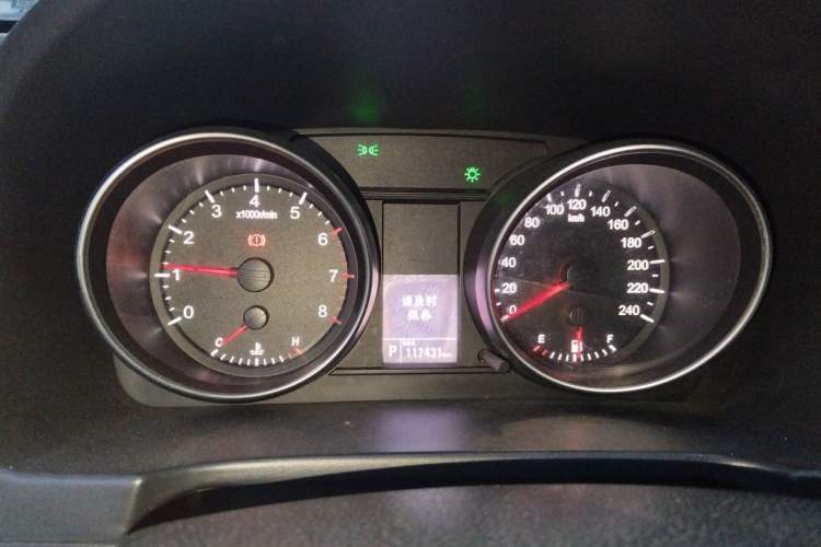 Used Haval H6 2013 Upgraded Model 2.4L Automatic Two-Wheel Drive Prestige Version Instrument Cluster