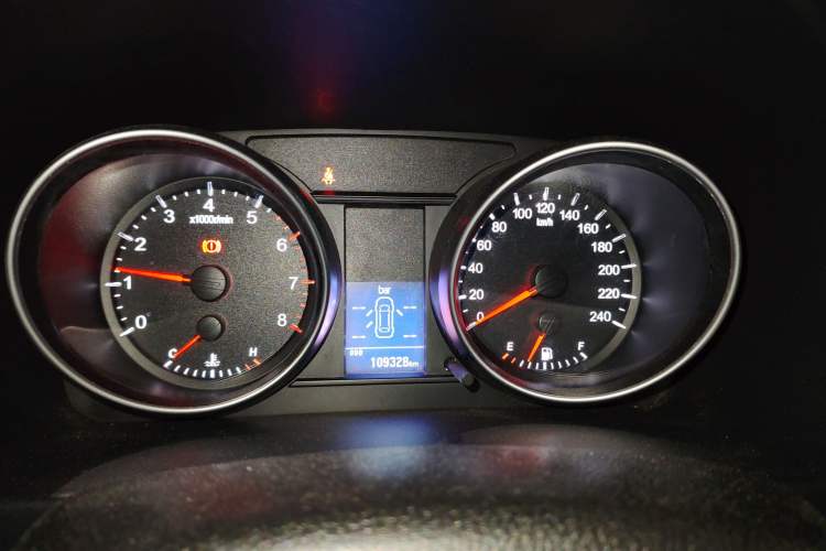 Used Haval H6 2013 Upgraded Model 1.5T Manual Two-Wheel Drive Elite Version Instrument Cluster