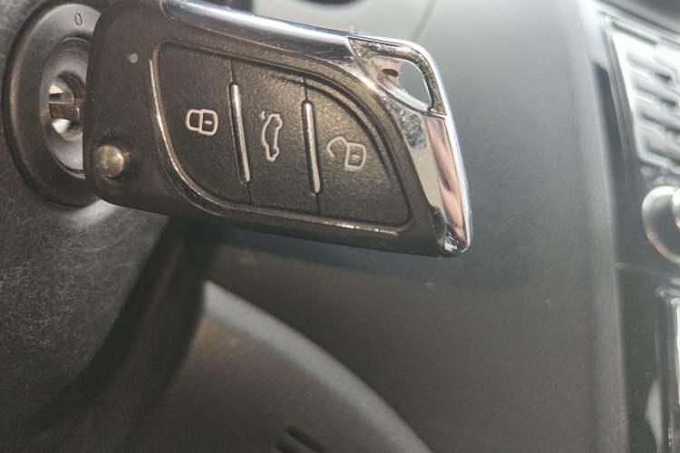 Used Haval H6 2013 Upgraded Model 2.4L Automatic Two-Wheel Drive Prestige Version
