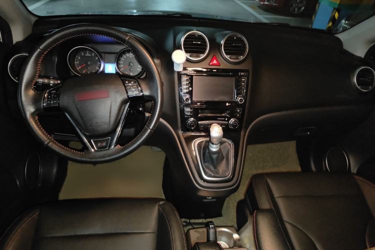 Used Haval H6 2013 Upgraded Model 1.5T Manual Two-Wheel Drive Elite Version Interior 2
