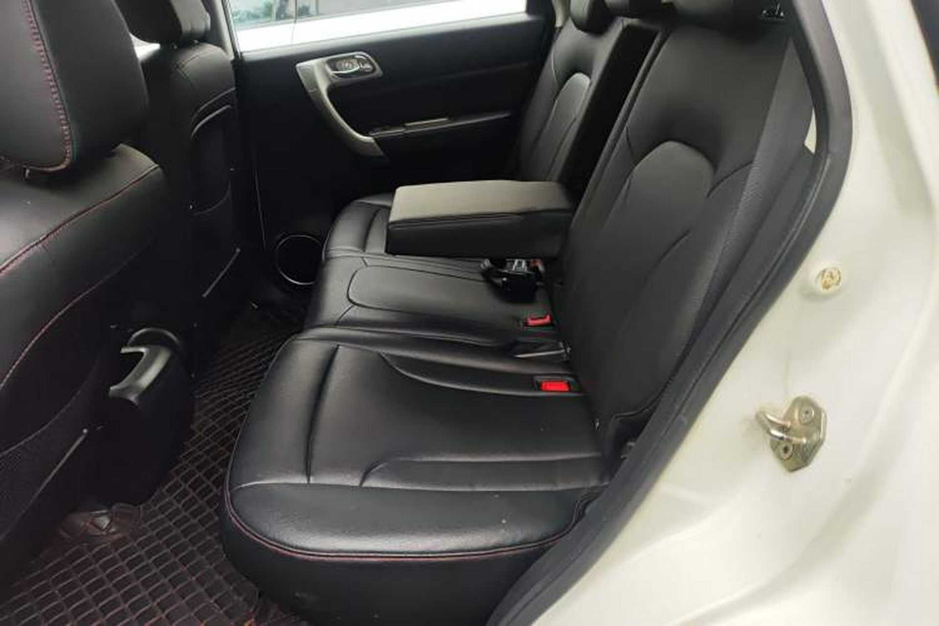 Used Haval H6 2013 Upgraded Model 1.5T Manual Two-Wheel Drive Elite Version Interior 4