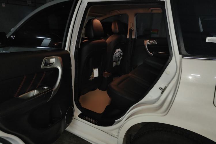 Used Haval H6 2013 Upgraded Model 1.5T Manual Two-Wheel Drive Elite Version Interior 4