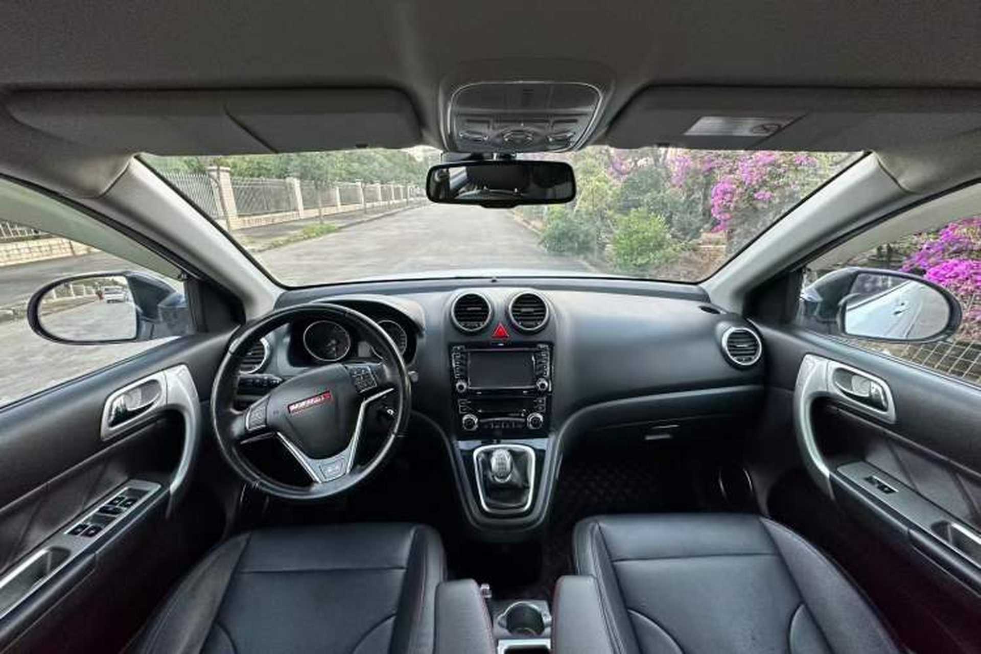 Used Haval H6 2013 Upgraded Model 1.5T Manual Two-Wheel Drive Elite Version Interior 6