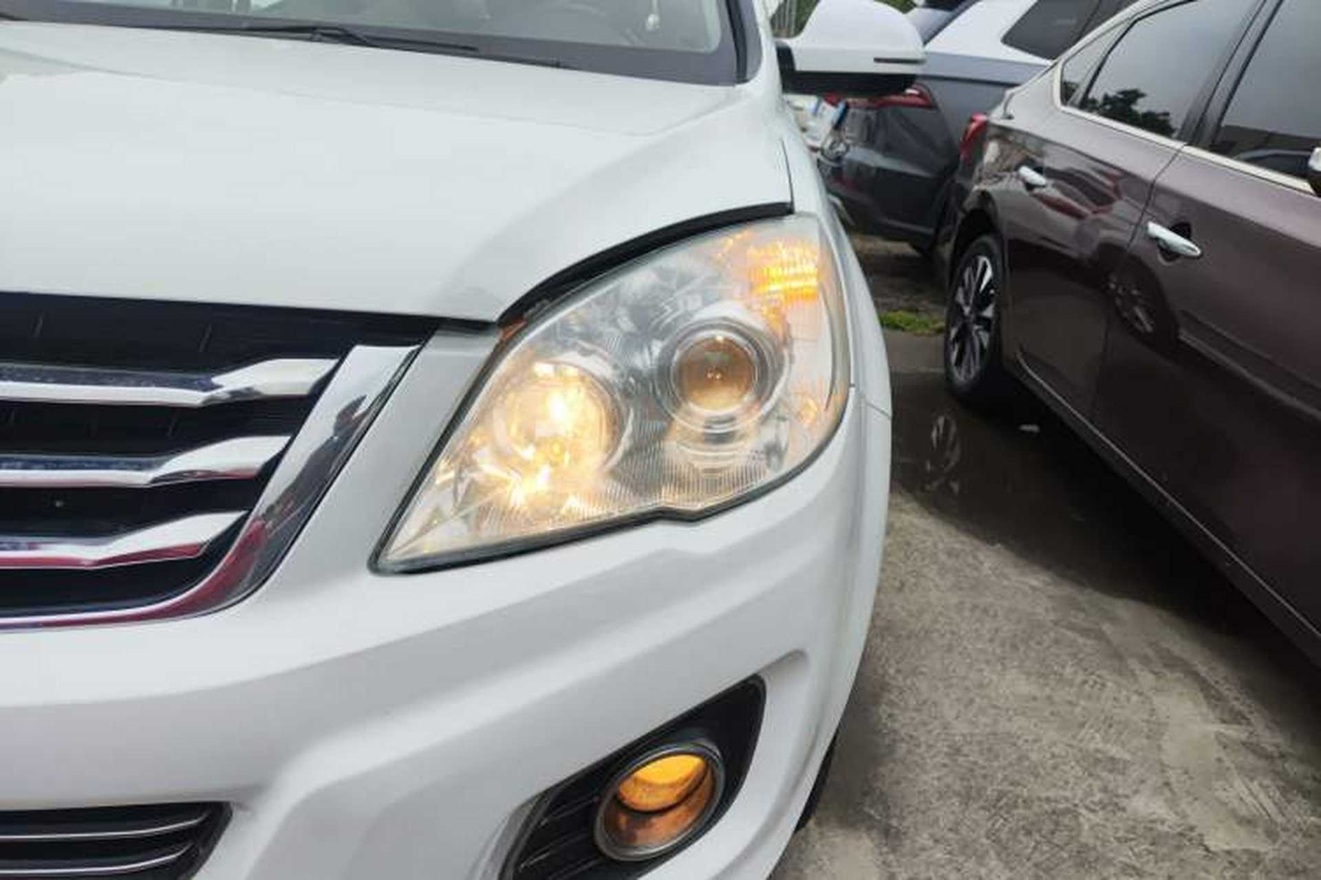 Used Haval H6 2013 Upgraded Model 1.5T Manual Two-Wheel Drive Elite Version Left Front Headlight