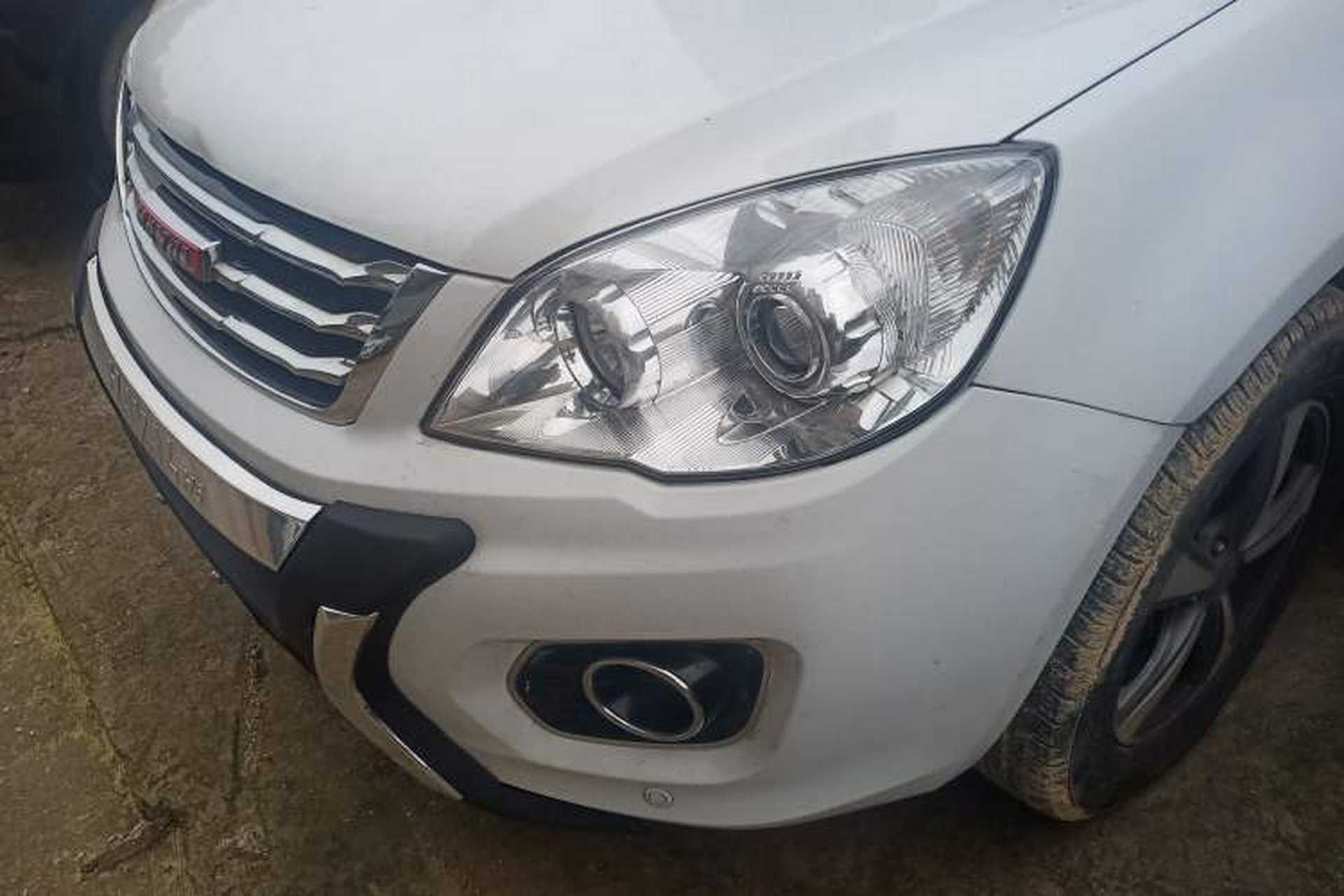 Used Haval H6 2013 Upgraded Model 2.4L Automatic Two-Wheel Drive Elite Version Left Front Headlight