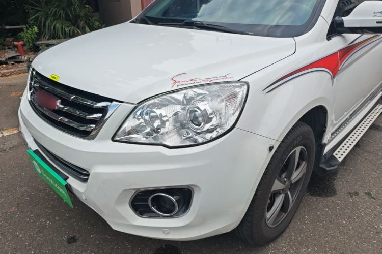 Used Haval H6 2013 Upgraded Model 1.5T Manual Two-Wheel Drive Prestige Version Left Front Headlight