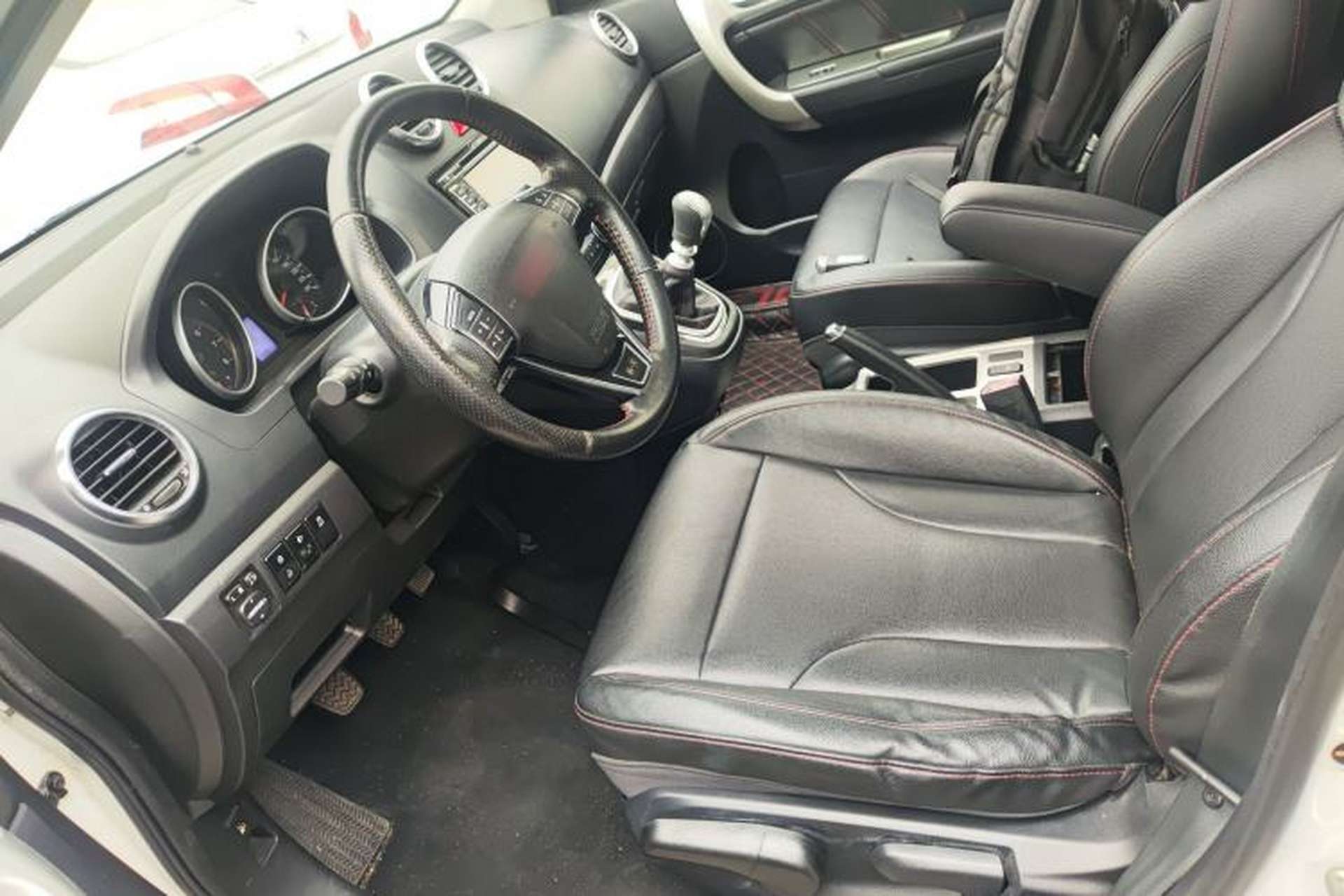Used Haval H6 2013 Upgraded Model 1.5T Manual Two-Wheel Drive Elite Version Left Front Seat