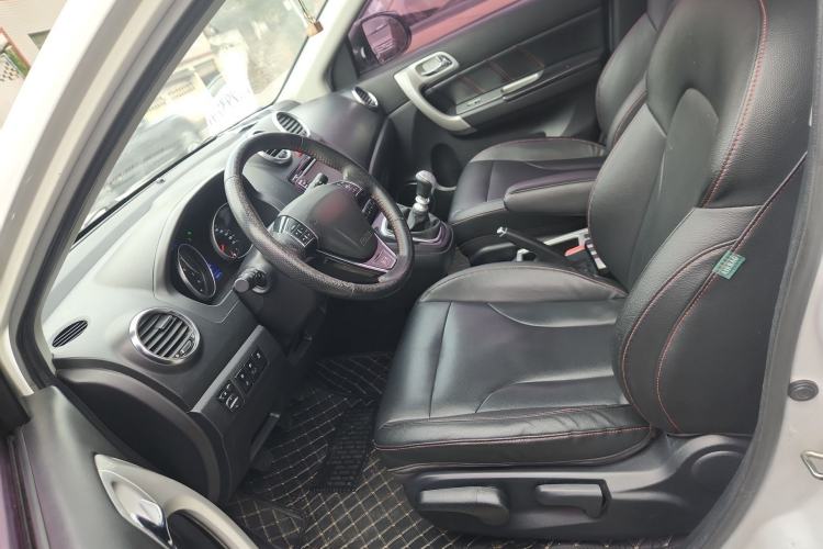 Used Haval H6 2013 Upgraded Model 1.5T Manual Two-Wheel Drive Elite Version Left Front Seat