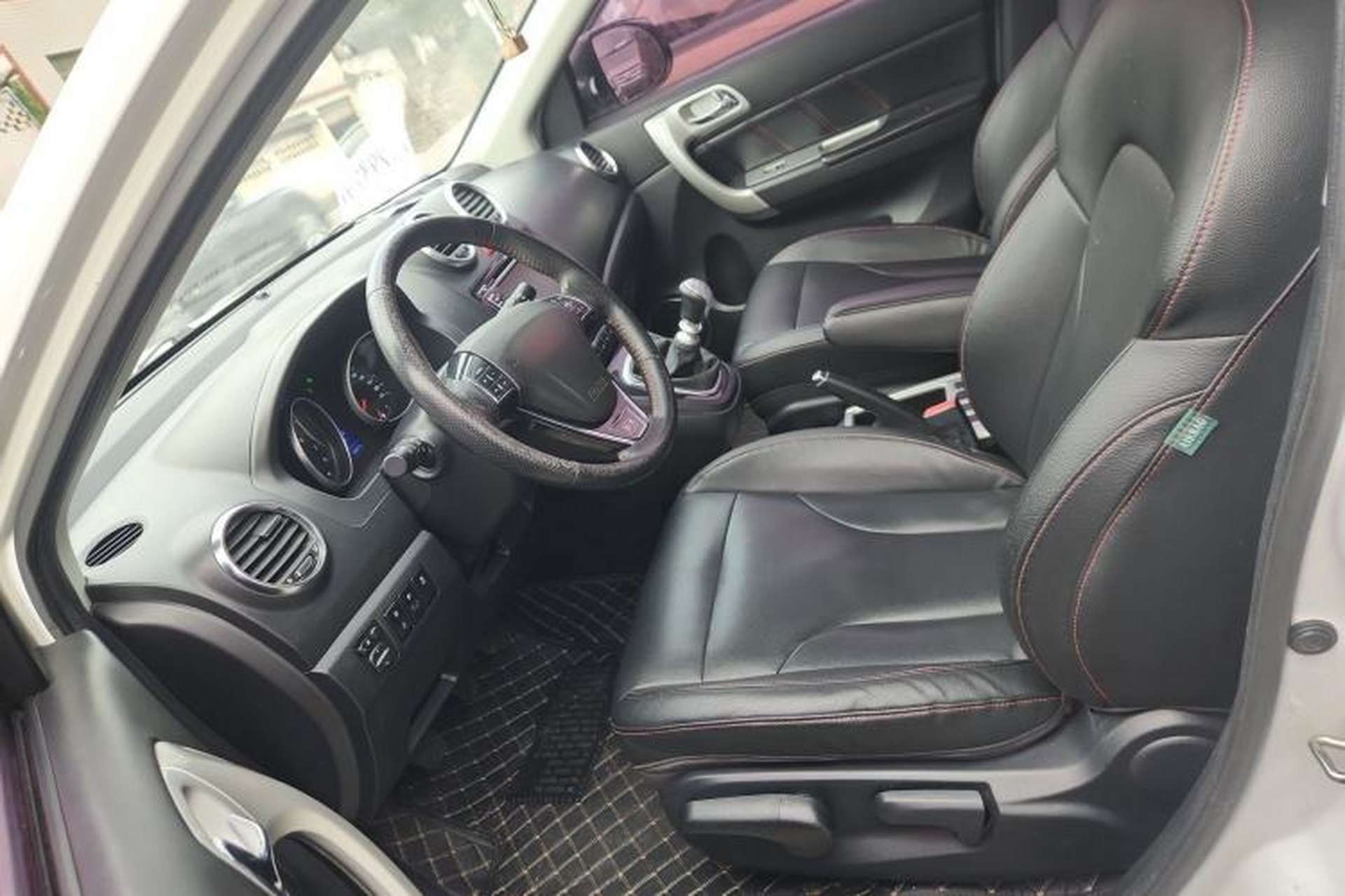 Used Haval H6 2013 Upgraded Model 1.5T Manual Two-Wheel Drive Elite Version Left Front Seat