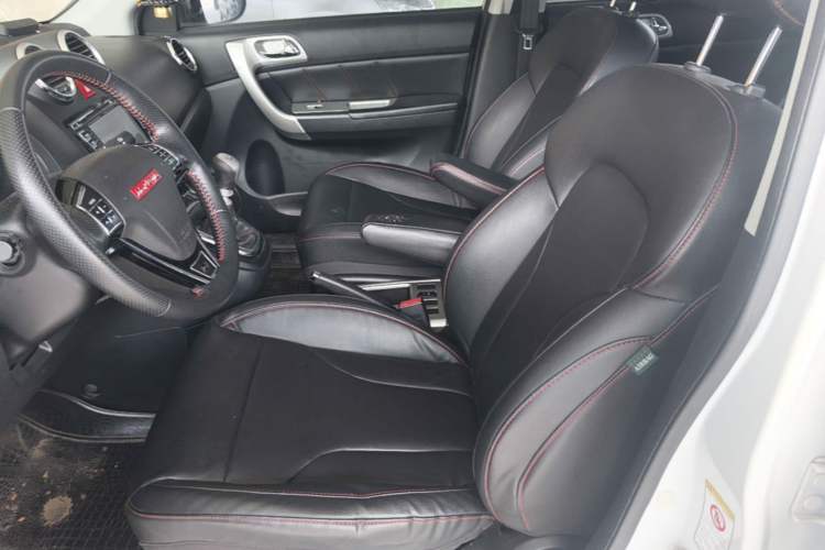 Used Haval H6 2013 Upgraded Model 1.5T Manual Two-Wheel Drive Elite Version Left Front Seat