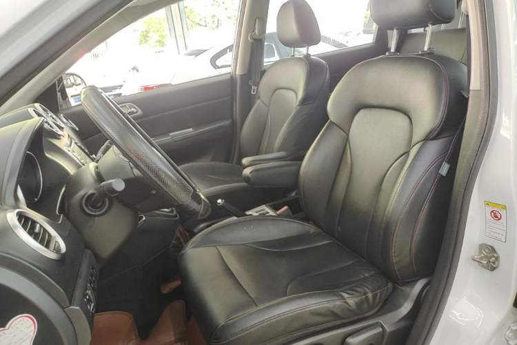 Used Haval H6 2013 Upgraded Model 1.5T Manual Two-Wheel Drive Elite Version Left Front Seat