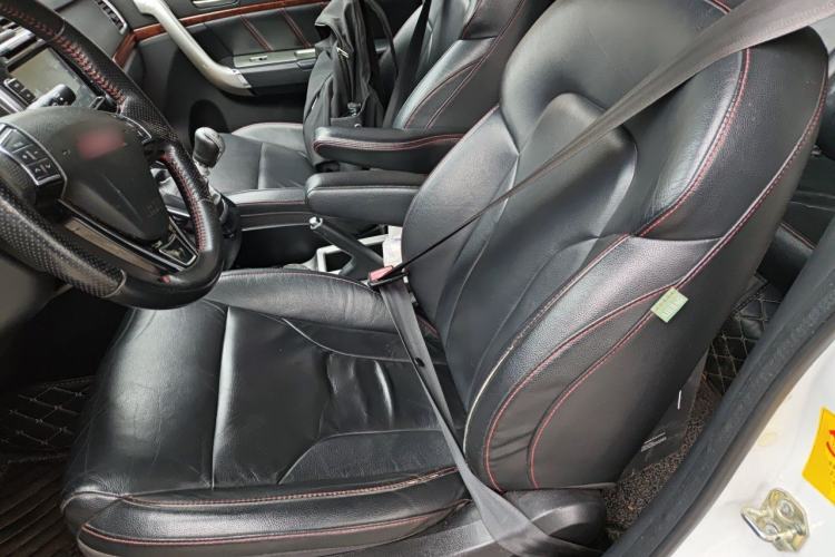 Used Haval H6 2013 Upgraded Model 1.5T Manual Two-Wheel Drive Elite Version Left Front Seat