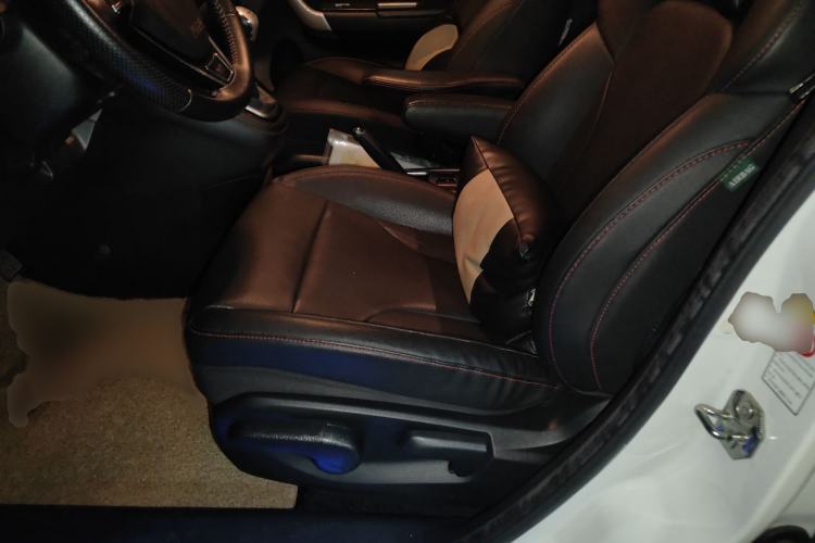 Used Haval H6 2013 Upgraded Model 1.5T Manual Two-Wheel Drive Elite Version Left Front Seat