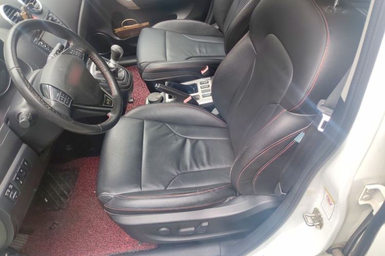 Used Haval H6 2013 Upgraded Model 1.5T Manual Two-Wheel Drive Prestige Version Left Front Seat