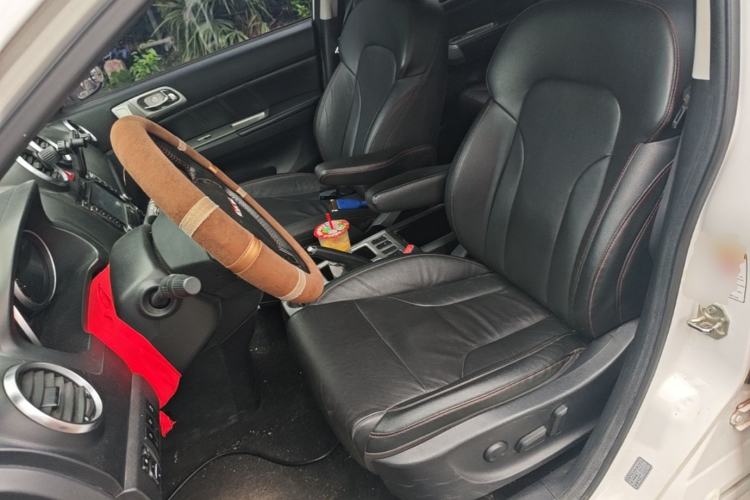 Used Haval H6 2013 Upgraded Model 1.5T Manual Two-Wheel Drive Prestige Version Left Front Seat