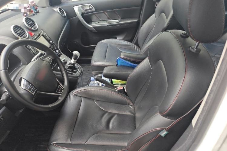 Used Haval H6 2013 Upgraded Model 1.5T Manual Two-Wheel Drive Elite Version Left Front Seat