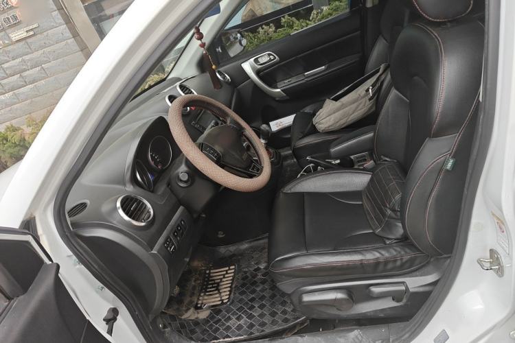 Used Haval H6 2013 Upgraded Model 1.5T Manual Two-Wheel Drive Elite Version Left Front Seat