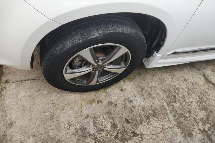 Used Haval H6 2013 Upgraded Model 1.5T Manual Two-Wheel Drive Elite Version Left Front Wheel Hub