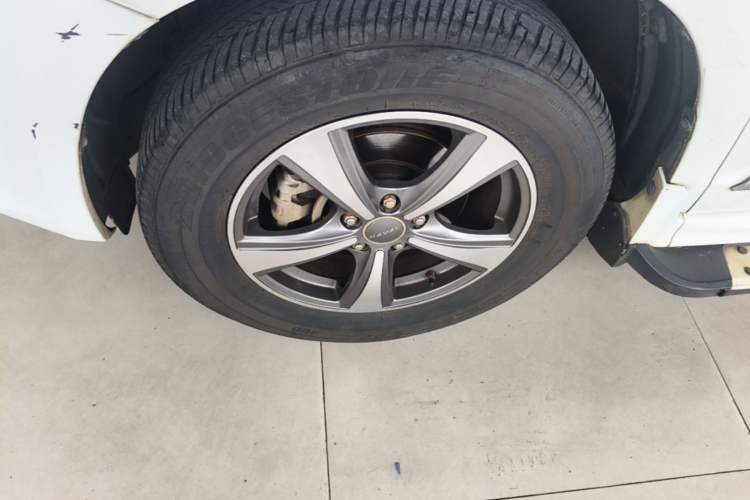 Used Haval H6 2013 Upgraded Model 1.5T Manual Two-Wheel Drive Elite Version Left Front Wheel Hub