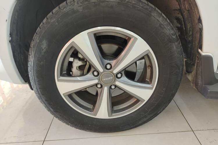 Used Haval H6 2013 Upgraded Model 1.5T Manual Two-Wheel Drive Elite Version Left Front Wheel Hub