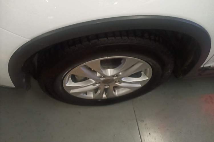 Used Haval H6 2013 Sports Edition 1.5T Manual Two-Wheel Drive Elite Model Left Front Wheel Hub