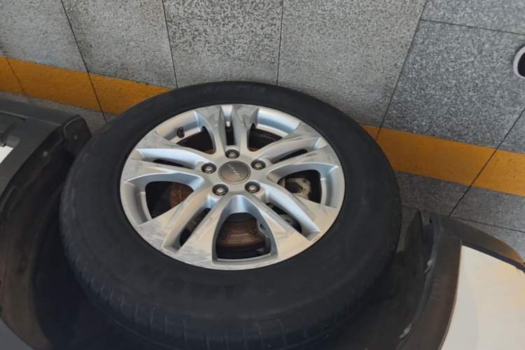 Used Haval H6 2013 Sports Edition 1.5T Manual Two-Wheel Drive Elite Model Left Front Wheel Hub