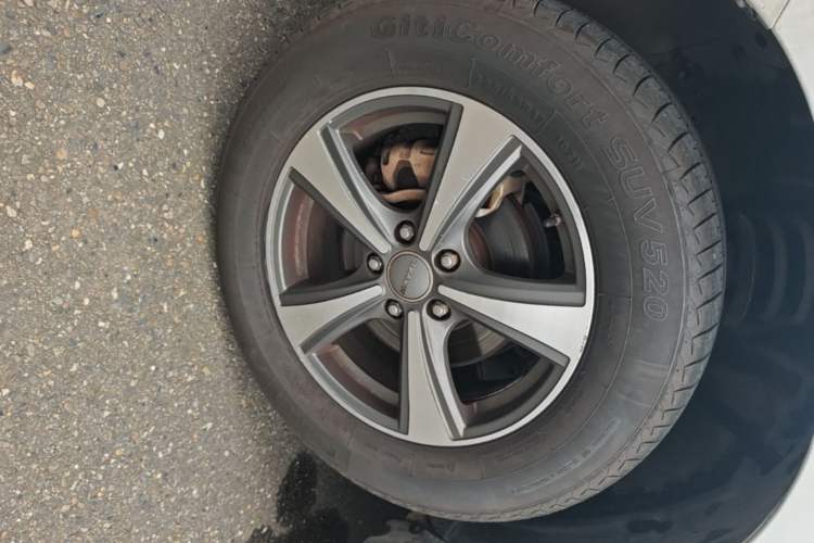 Used Haval H6 2013 Upgraded Model 1.5T Manual Two-Wheel Drive Prestige Version Left Front Wheel Hub