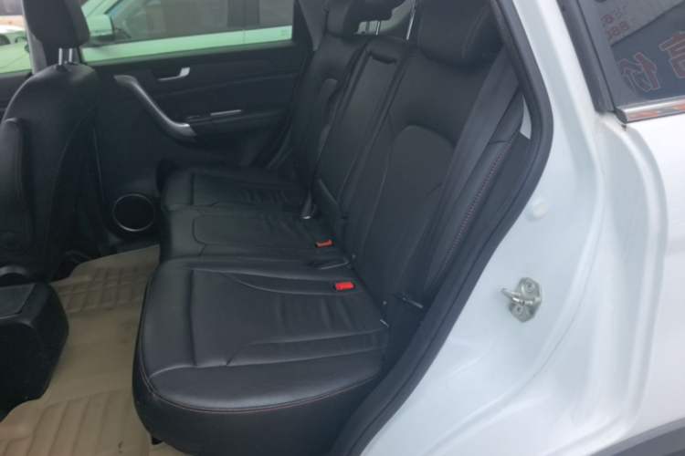 Used Haval H6 2013 Sports Edition 1.5T Manual Two-Wheel Drive Elite Model Left Rear Seat