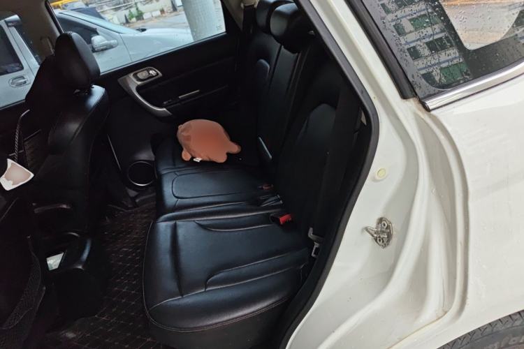 Used Haval H6 2013 Upgraded Model 1.5T Manual Two-Wheel Drive Elite Version Left Rear Seat