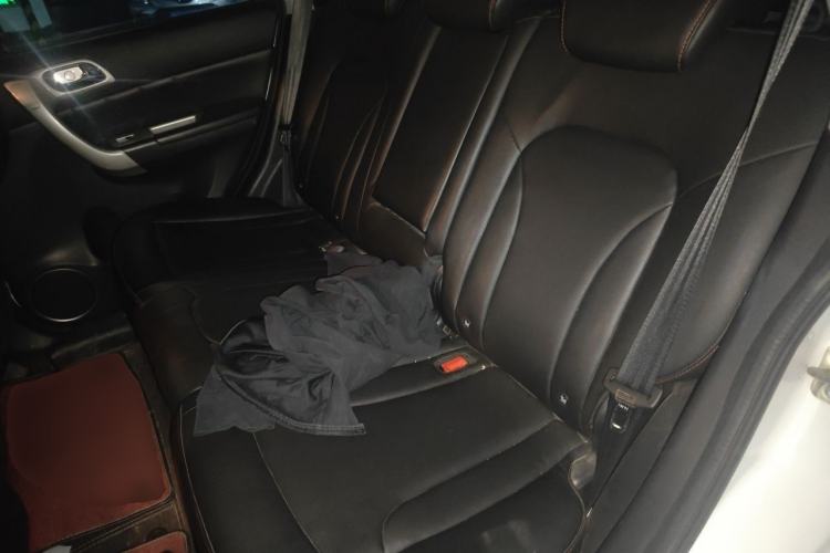 Used Haval H6 2013 Upgraded Model 1.5T Manual Two-Wheel Drive Elite Version Left Rear Seat