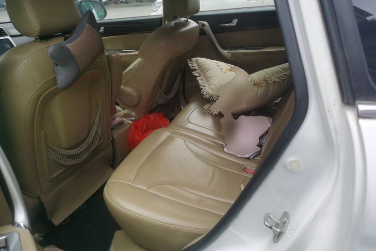 Used Haval H6 2013 Upgraded Model 2.4L Automatic Two-Wheel Drive Prestige Version Left Rear Seat
