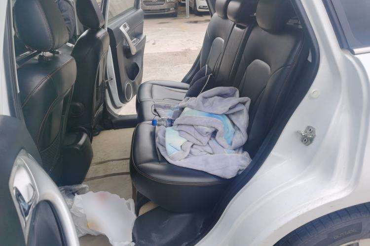 Used Haval H6 2013 Upgraded Model 1.5T Manual Two-Wheel Drive Elite Version Left Rear Seat