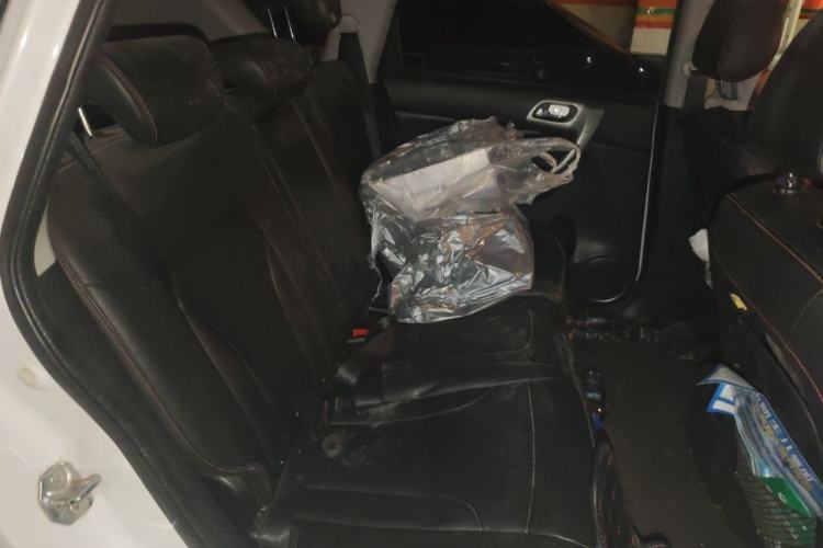 Used Haval H6 2013 Upgraded Model 1.5T Manual Two-Wheel Drive Elite Version Left Rear Seat