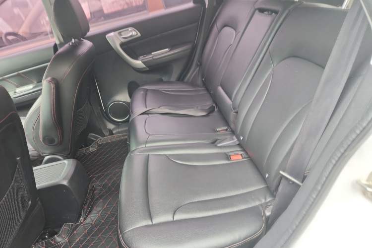 Used Haval H6 2013 Upgraded Model 1.5T Manual Two-Wheel Drive Elite Version Left Rear Seat