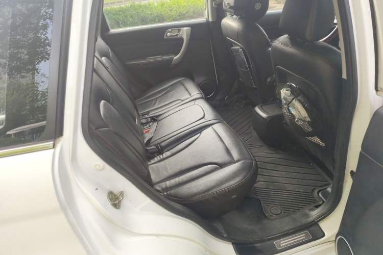 Used Haval H6 2013 Upgraded Model 1.5T Manual Two-Wheel Drive Urban Version Left Rear Seat
