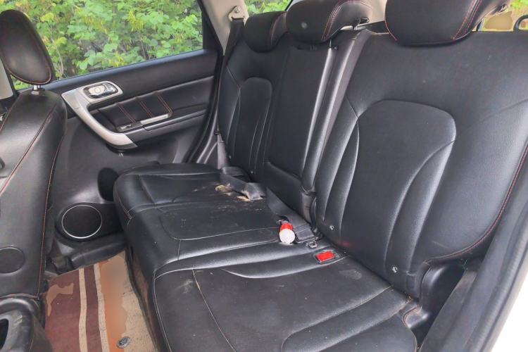 Used Haval H6 2013 Upgraded Model 1.5T Manual Two-Wheel Drive Elite Version Left Rear Seat