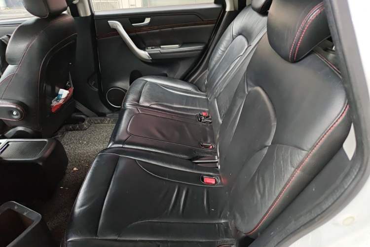 Used Haval H6 2013 Upgraded Model 1.5T Manual Two-Wheel Drive Elite Version Left Rear Seat