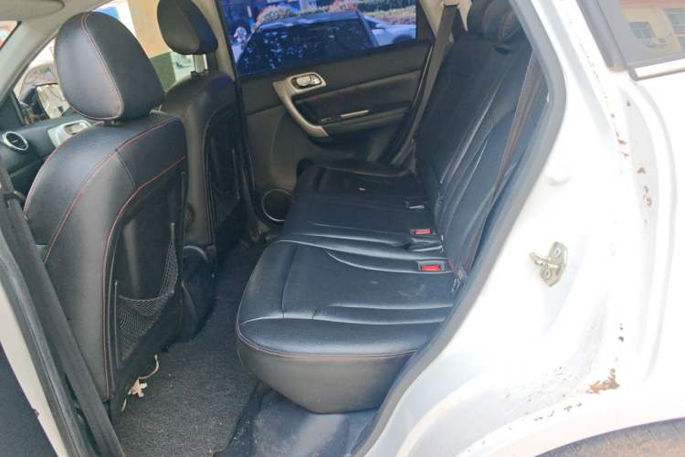 Used Haval H6 2013 Upgraded Model 1.5T Manual Two-Wheel Drive Elite Version Left Rear Seat