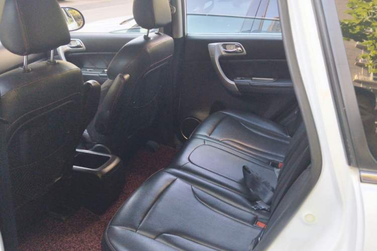 Used Haval H6 2013 Upgraded Model 2.4L Automatic Two-Wheel Drive Elite Version Left Rear Seat