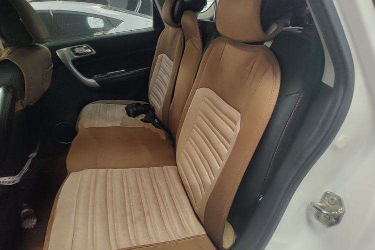 Used Haval H6 2013 Upgraded Model 1.5T Manual Two-Wheel Drive Urban Version Left Rear Seat