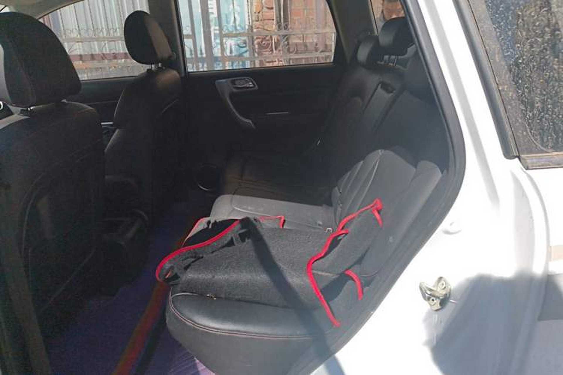 Used Haval H6 2013 Upgraded Model 1.5T Manual Two-Wheel Drive Elite Version Left Rear Seat