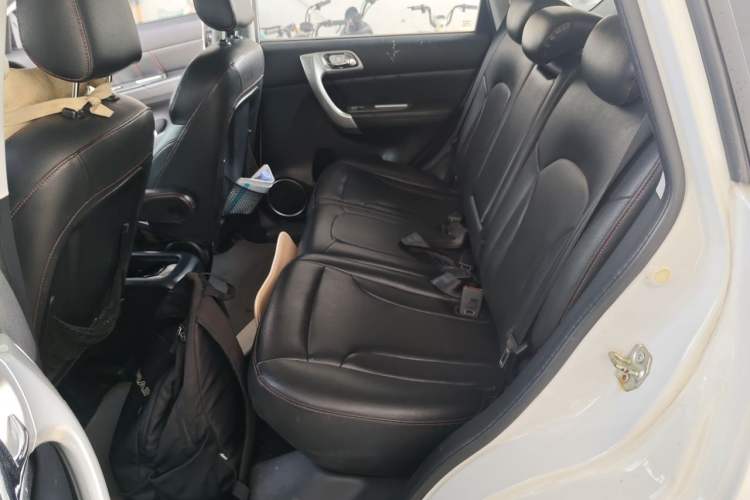 Used Haval H6 2013 Upgraded Model 1.5T Manual Two-Wheel Drive Elite Version Left Rear Seat